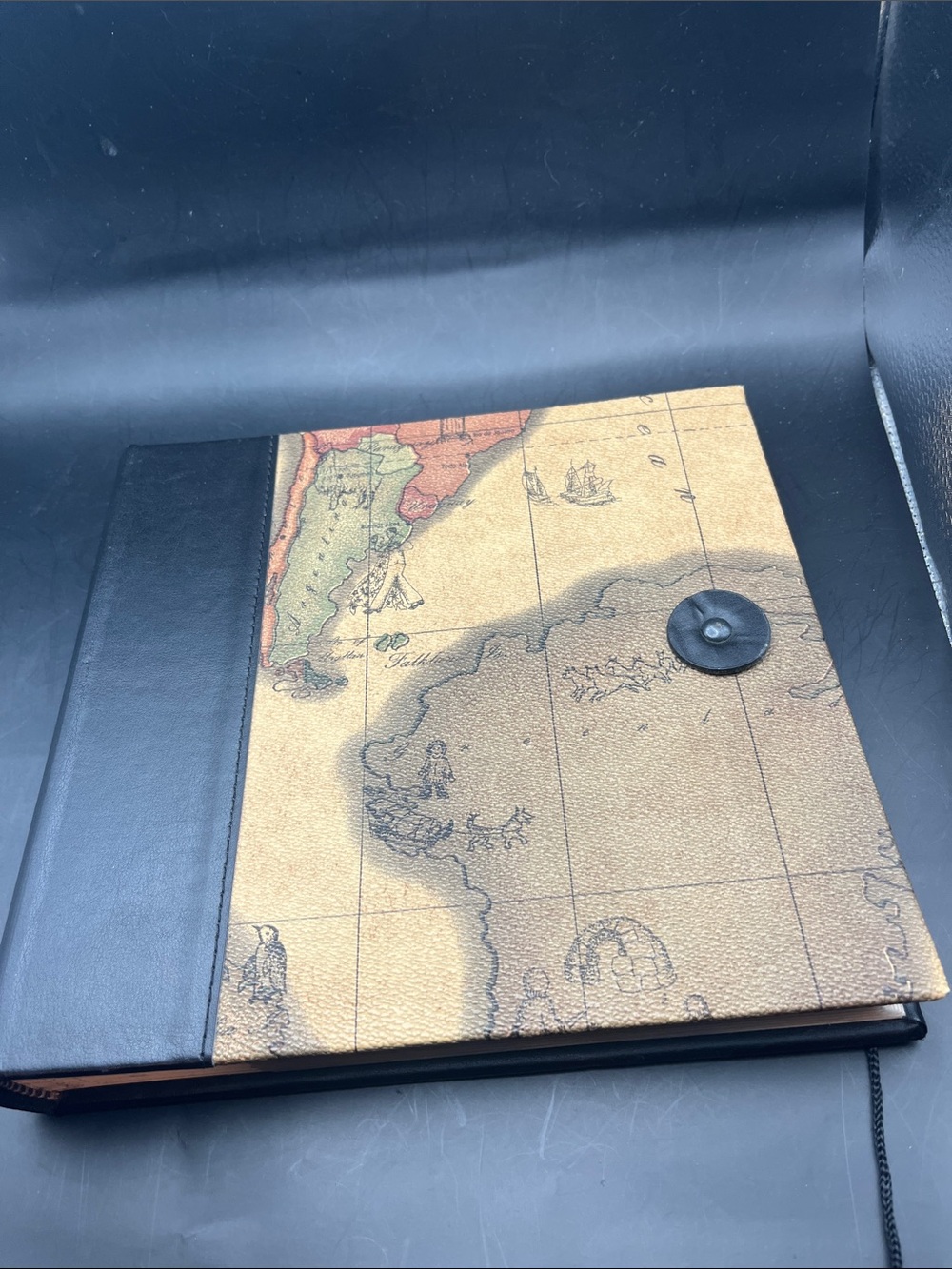 9.5” x 9.5” 2007 photo book world map w.  Lines scrapbook